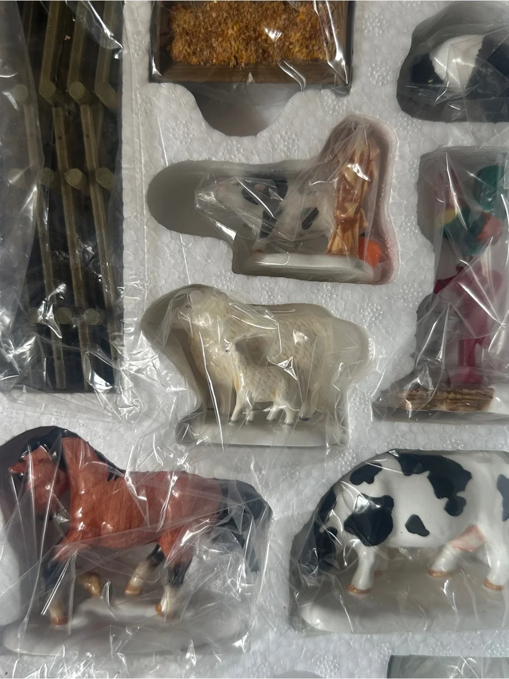 Dept 56 Snow Village Farm Accessory Set BRAND NEW 35 pc Animals Fence Trees Hay